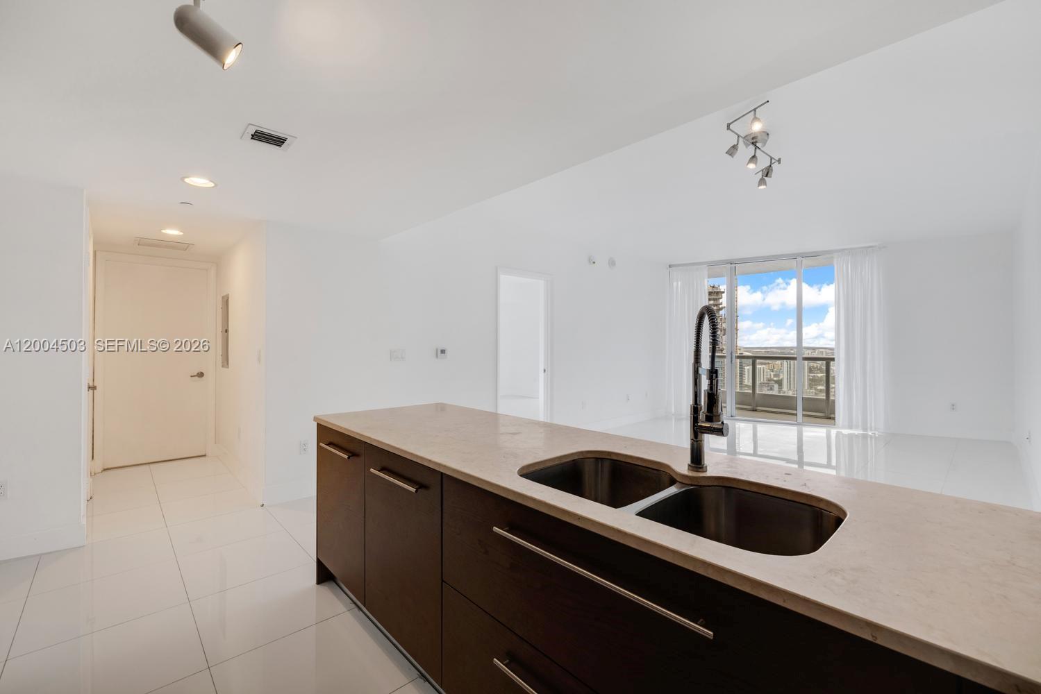 465 Brickell Ave # 4206