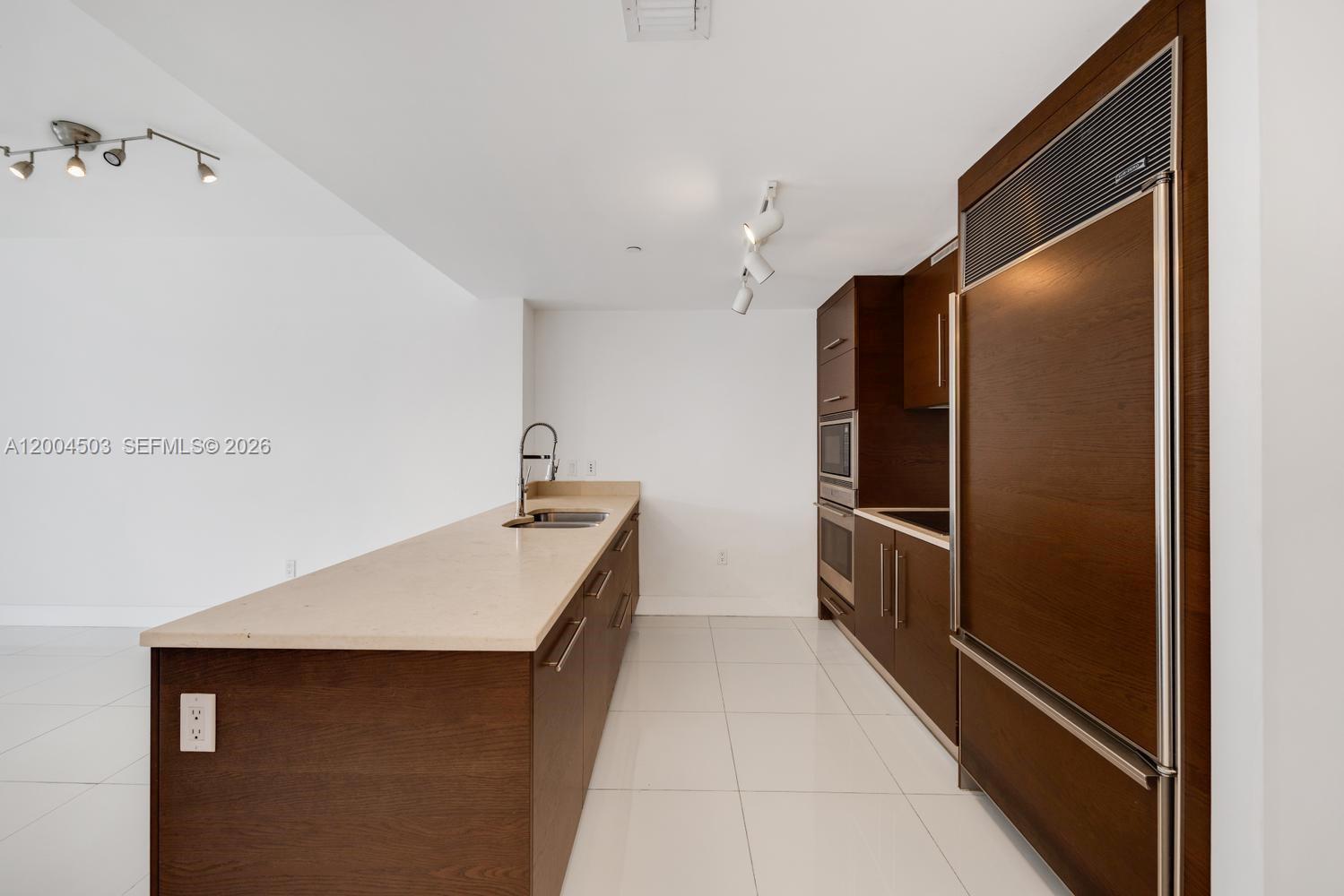 465 Brickell Ave # 4206