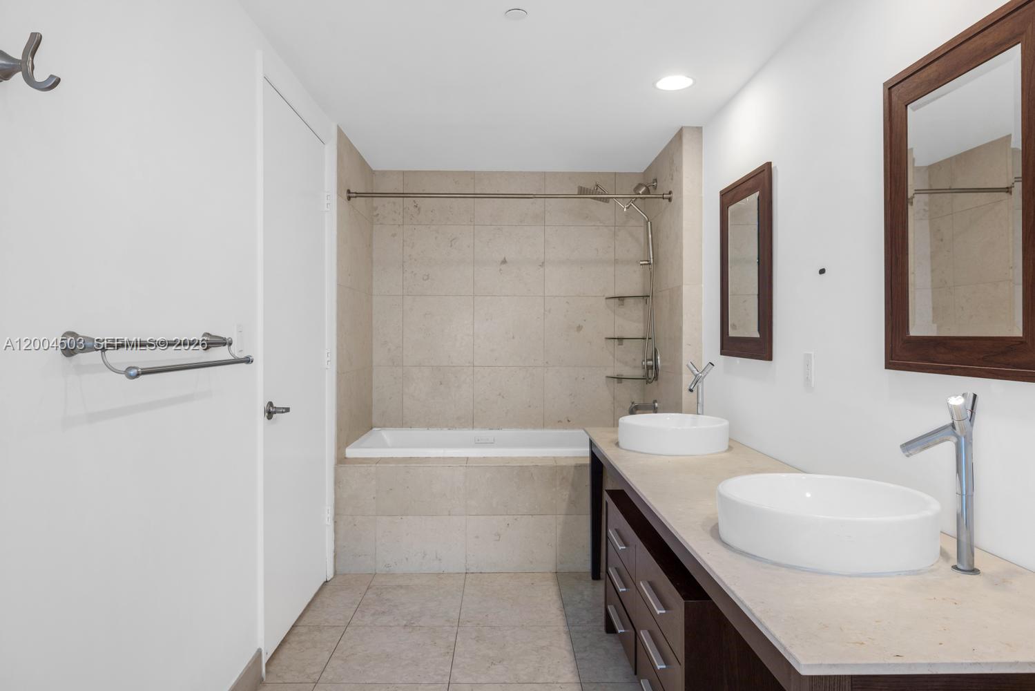 465 Brickell Ave # 4206