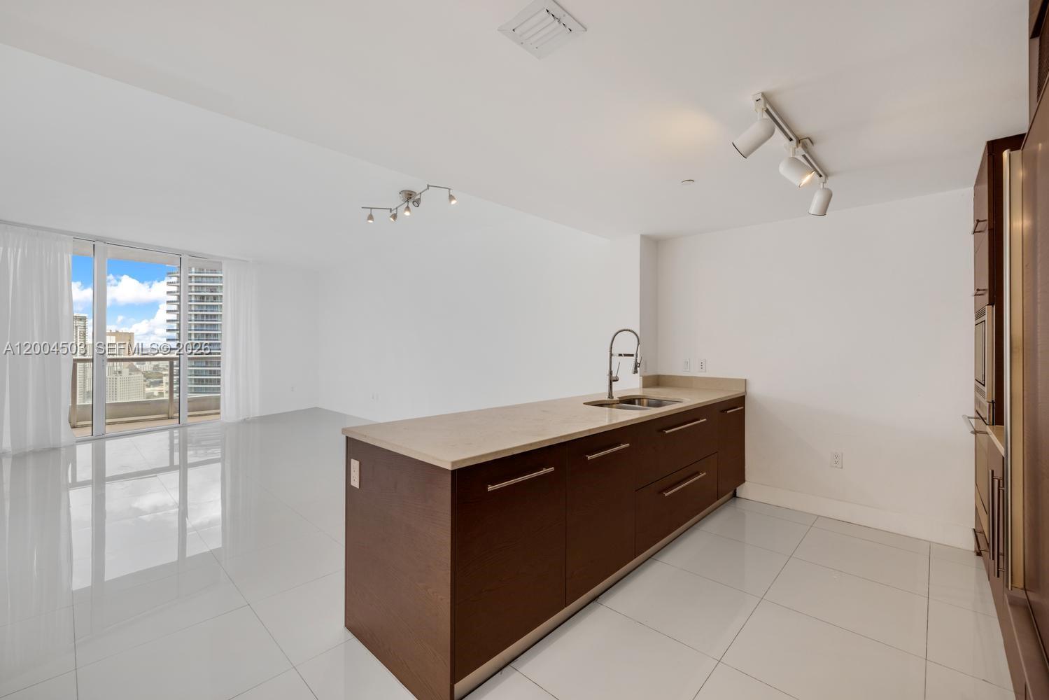 465 Brickell Ave # 4206