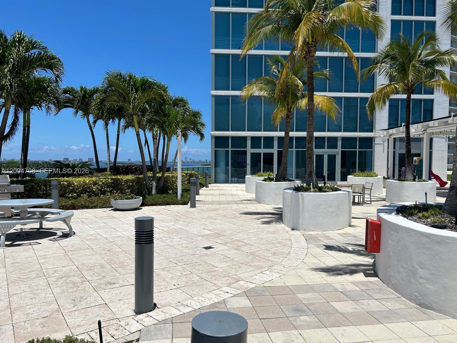 601 NE 36th St # 801