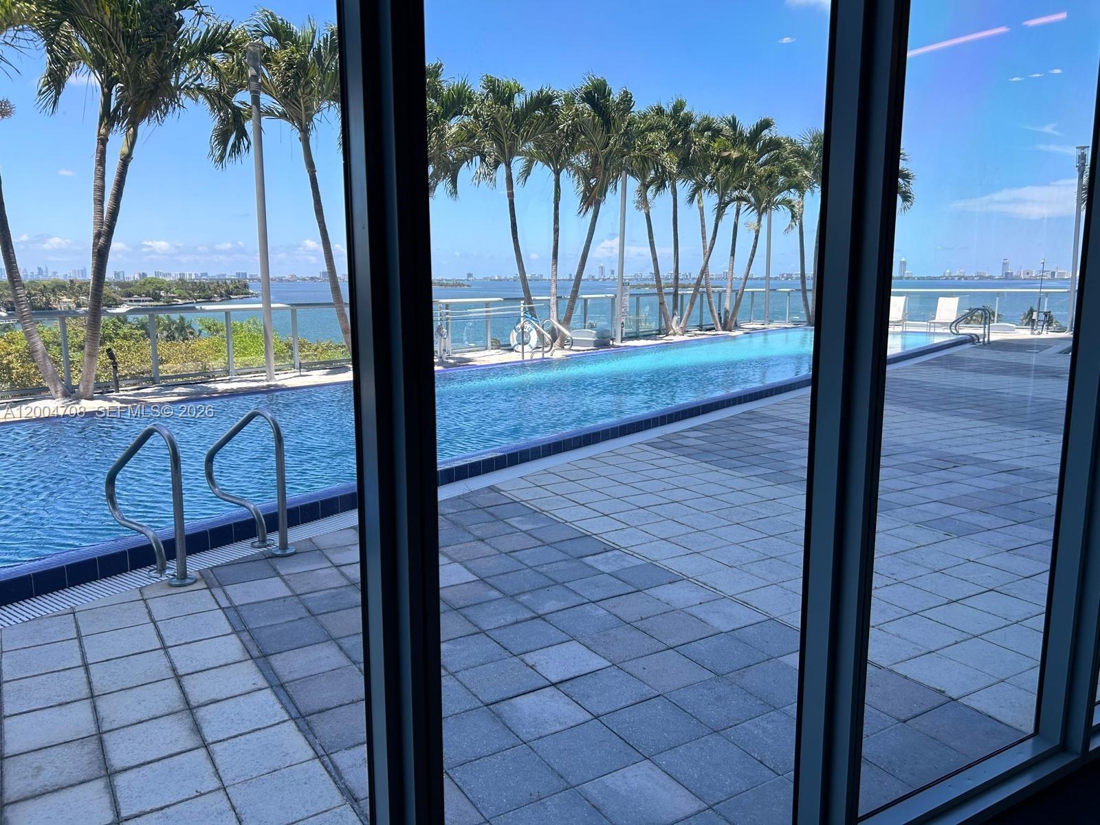 601 NE 36th St # 801