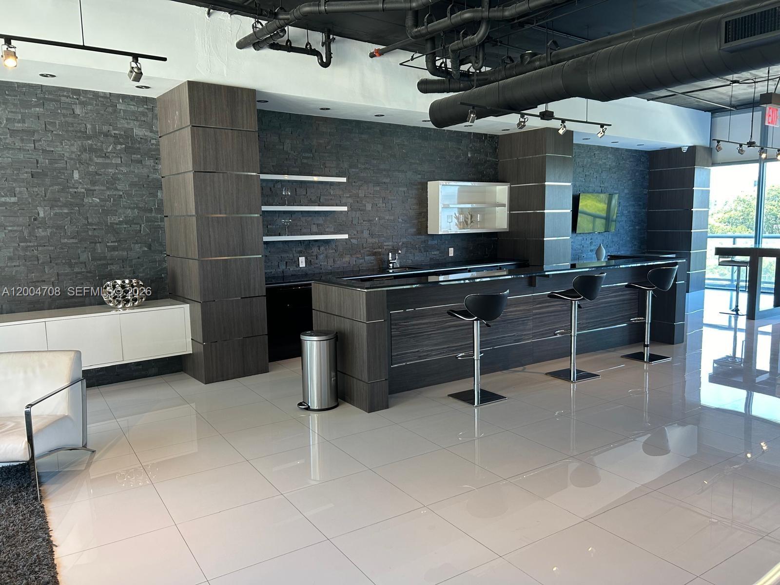 601 NE 36th St # 801