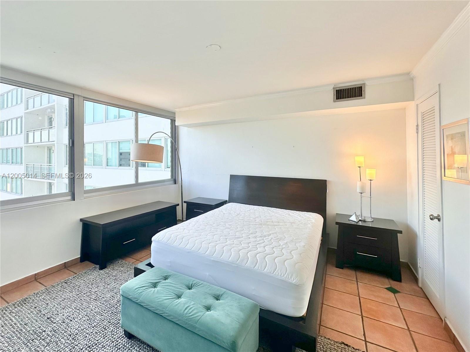 7135 COLLINS AVE # 811