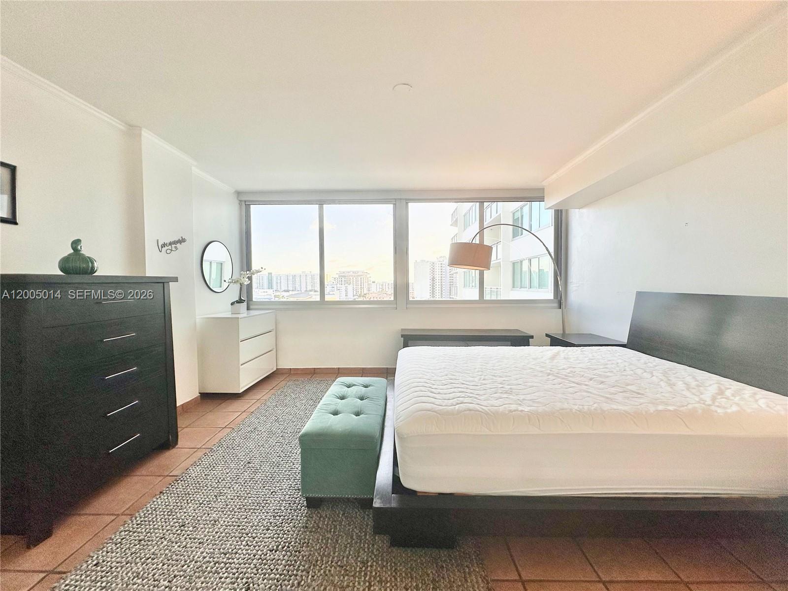 7135 COLLINS AVE # 811