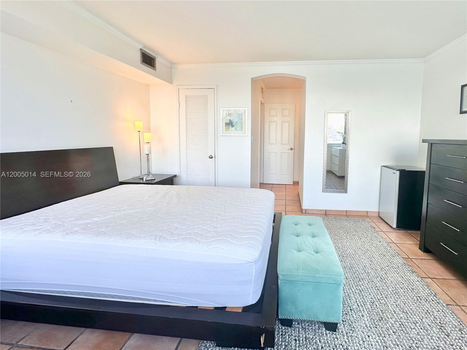 7135 COLLINS AVE # 811