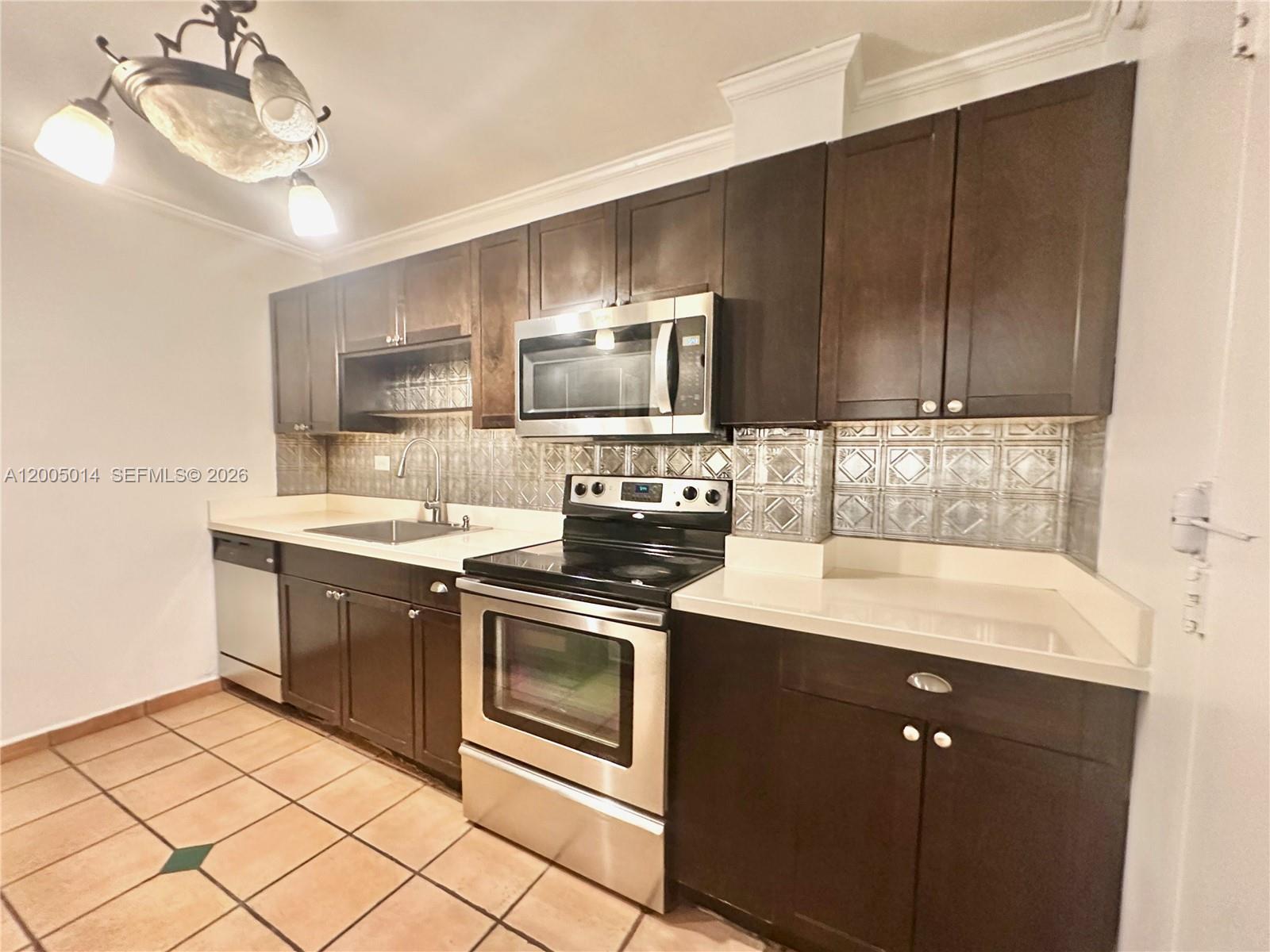 7135 COLLINS AVE # 811