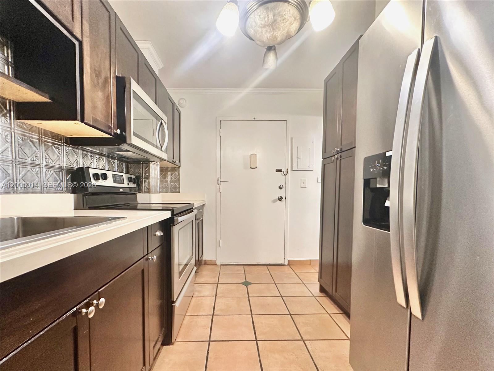 7135 COLLINS AVE # 811