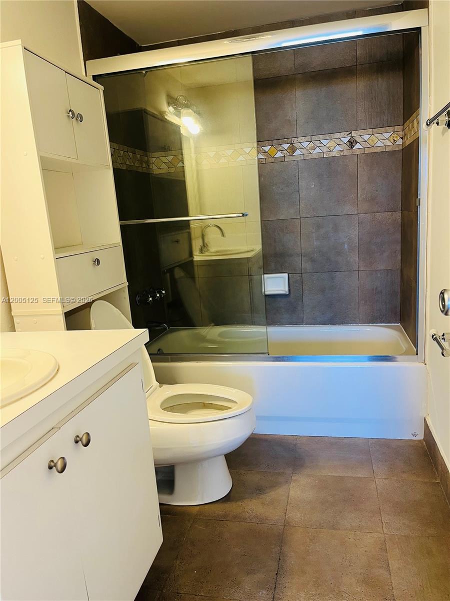 401 Golden Isles Dr # 716