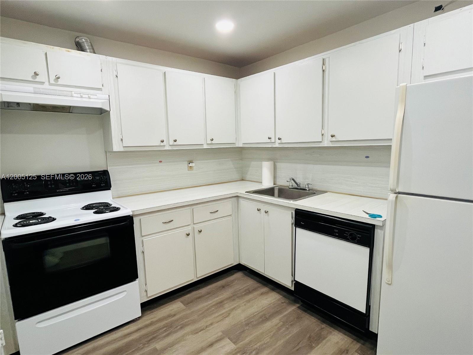 401 Golden Isles Dr # 716