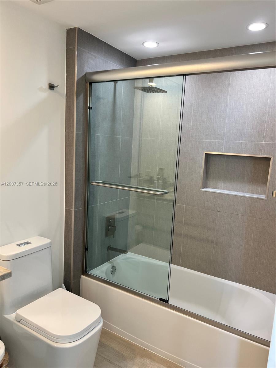 2475 Brickell Ave # 2207