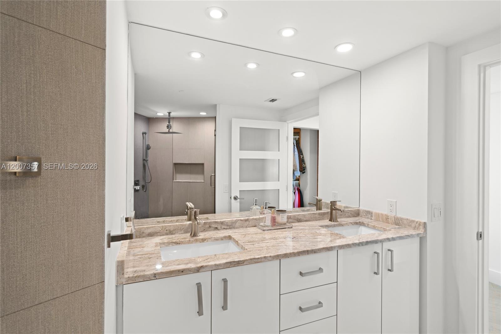 2475 Brickell Ave # 2207