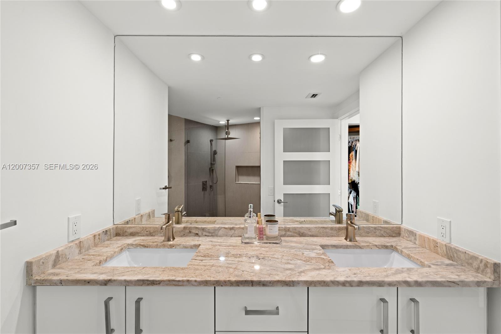 2475 Brickell Ave # 2207