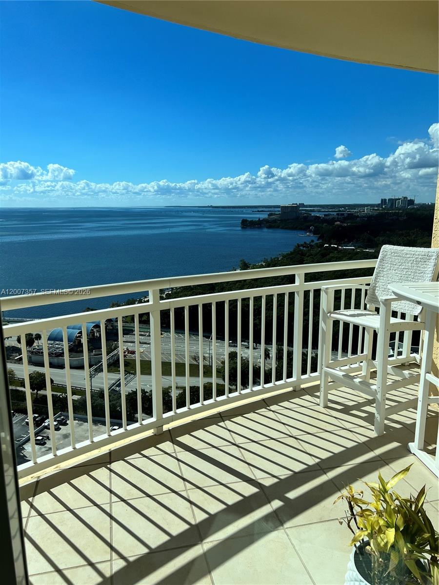 2475 Brickell Ave # 2207