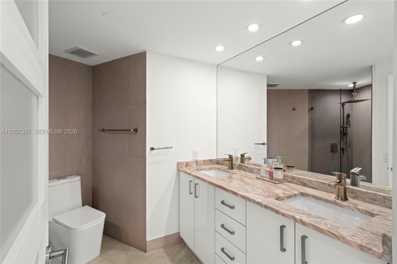 2475 Brickell Ave # 2207