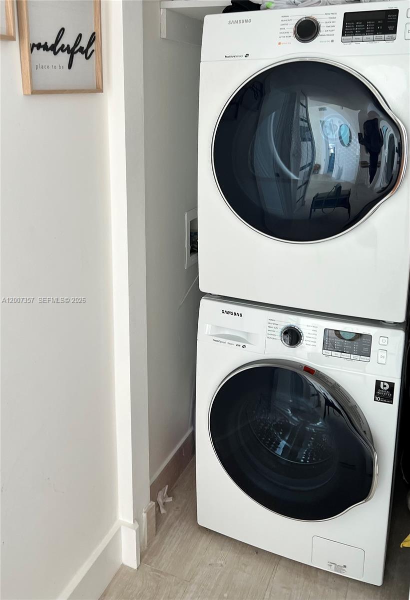 2475 Brickell Ave # 2207