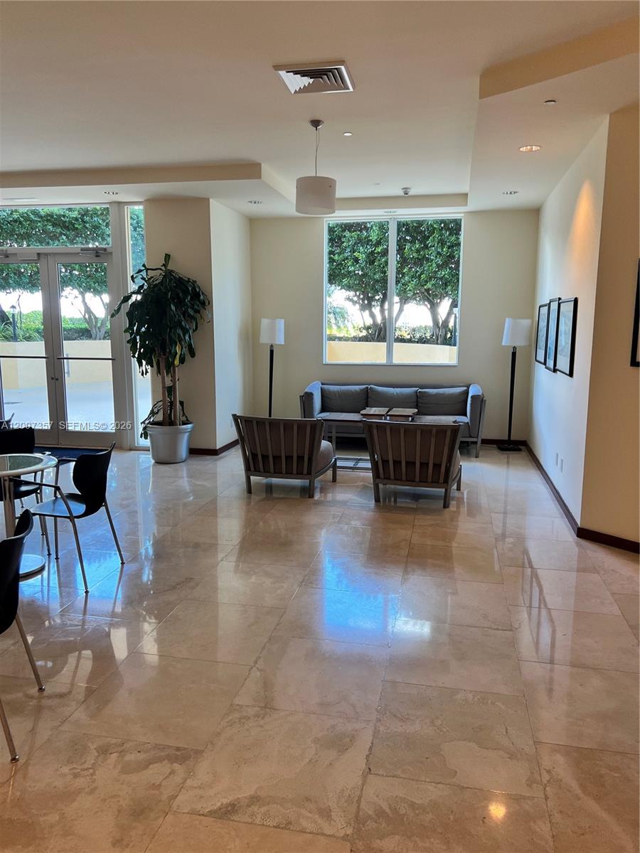 2475 Brickell Ave # 2207