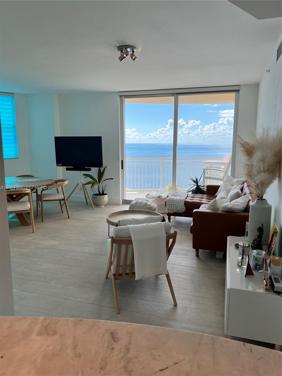 2475 Brickell Ave # 2207