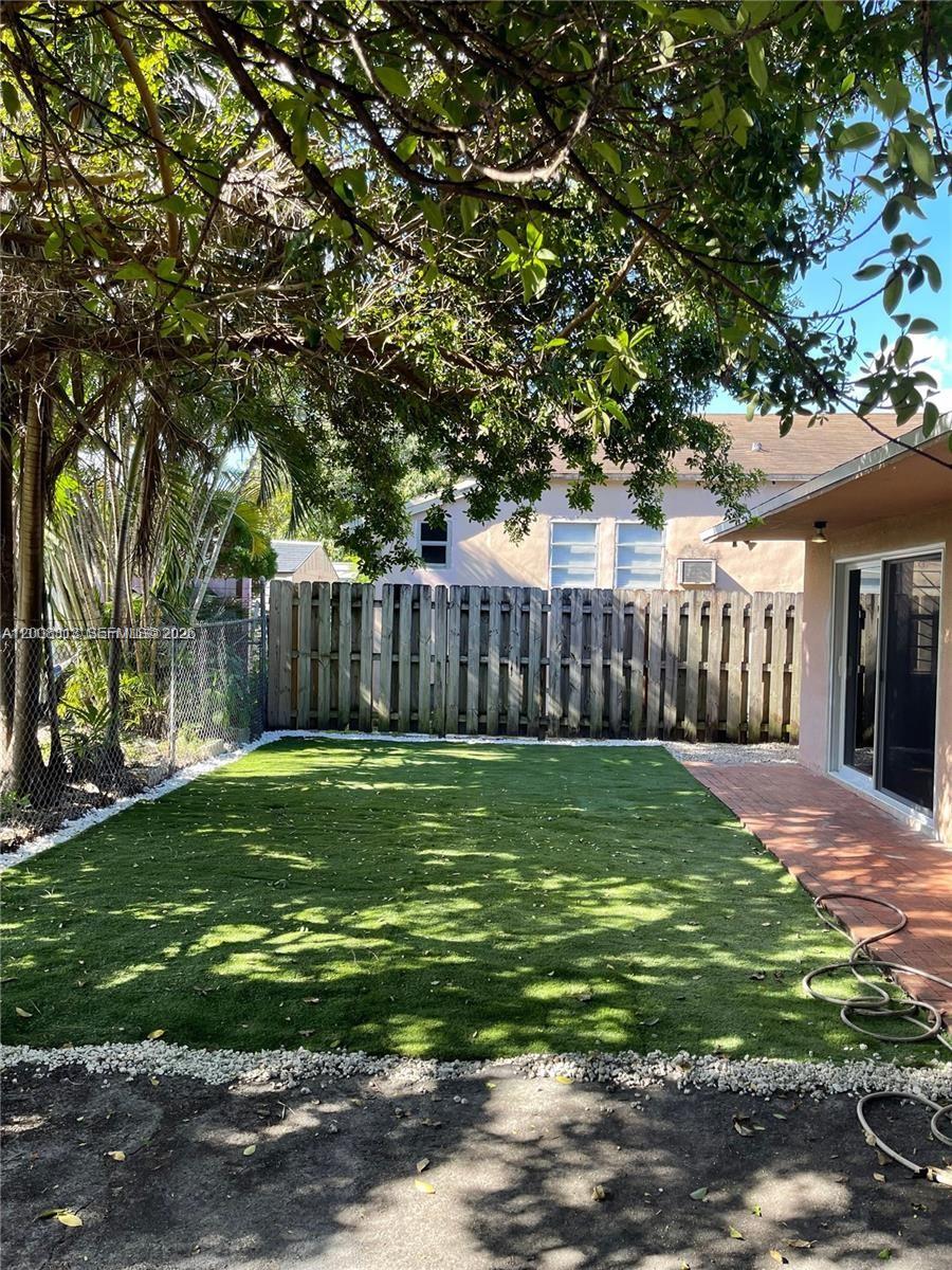 1074 NW 27th St
