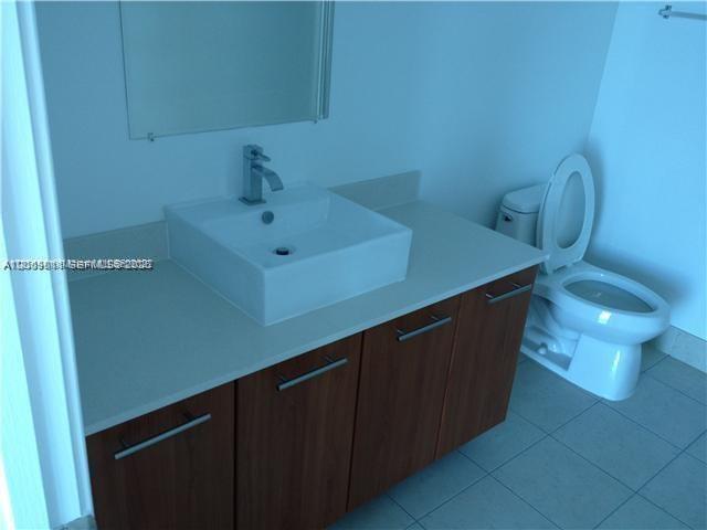 3301 NE 1 AV # H2005