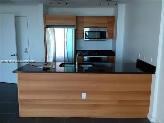 3301 NE 1 AV # H2005