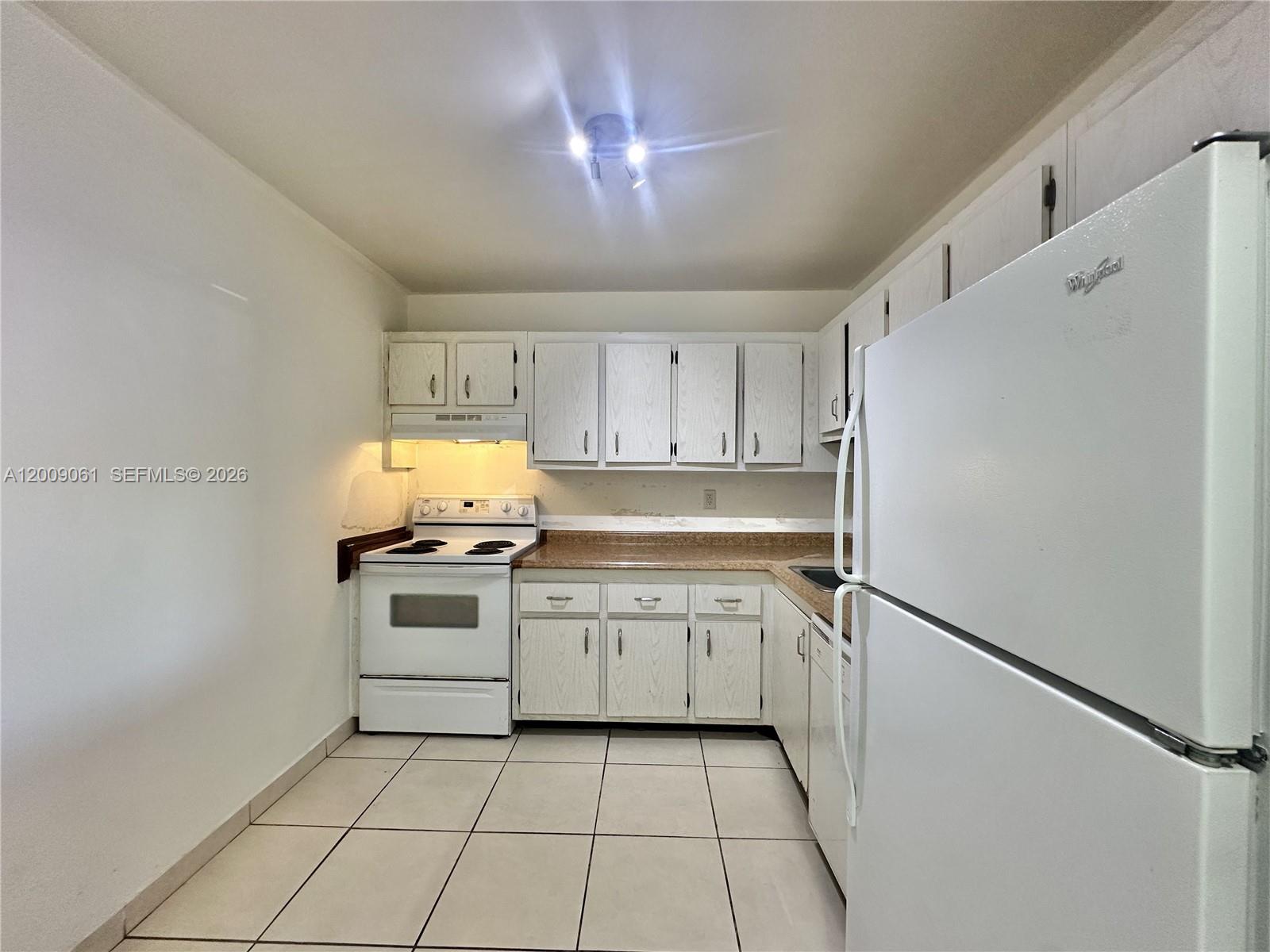 7860 Camino Real # L410