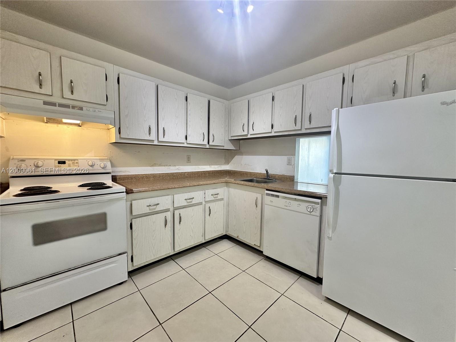 7860 Camino Real # L410