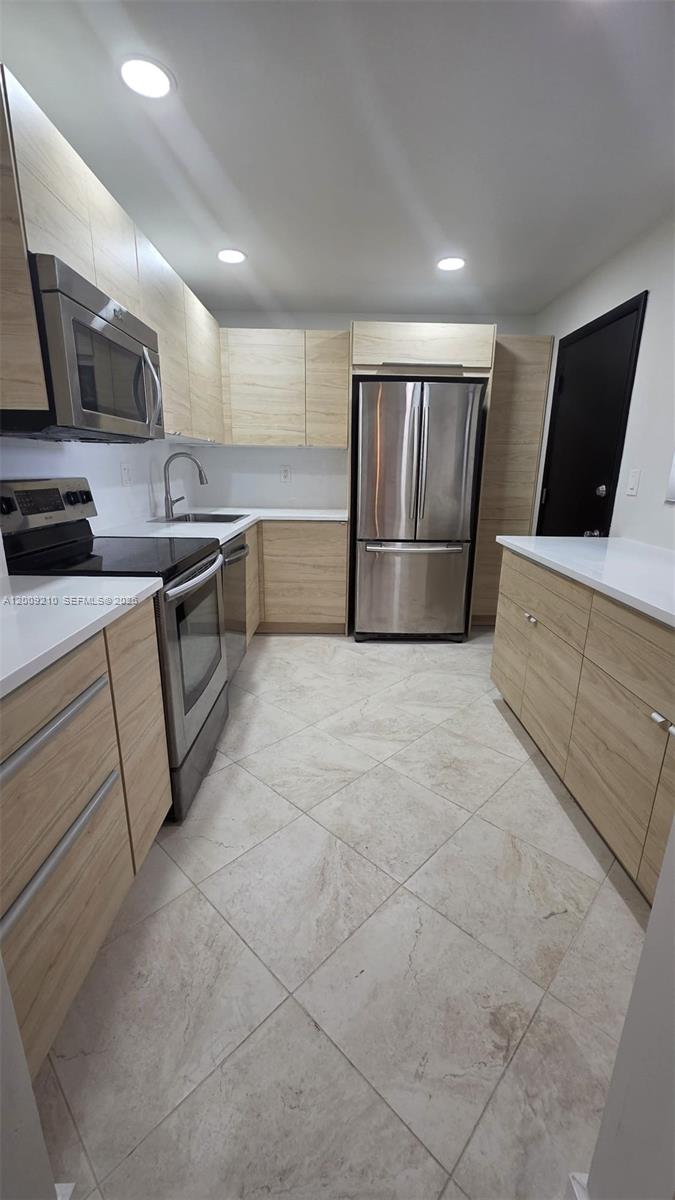 250 Galen Dr # 32