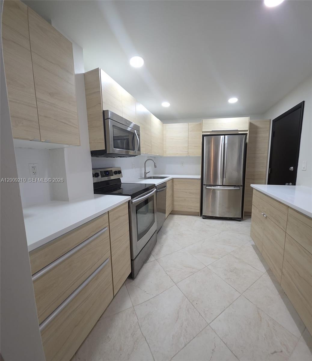 250 Galen Dr # 32