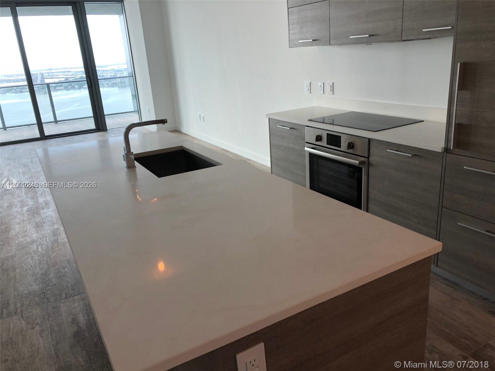 650 NE 32nd St # 4005
