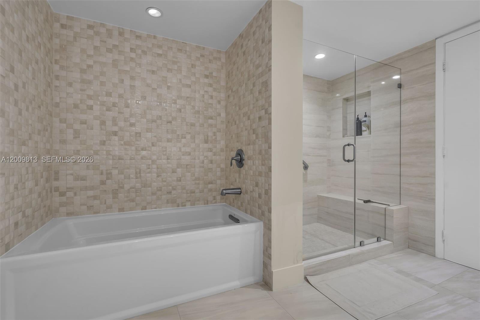 600 Grapetree Dr Unit: 4DS