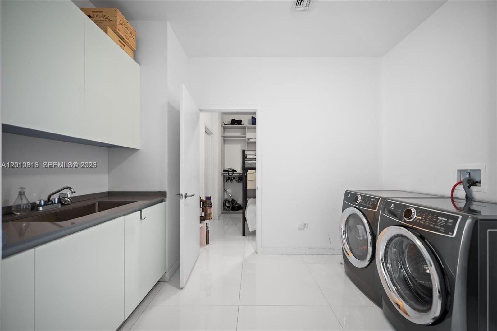 88 SW 7th St Unit: PH4301