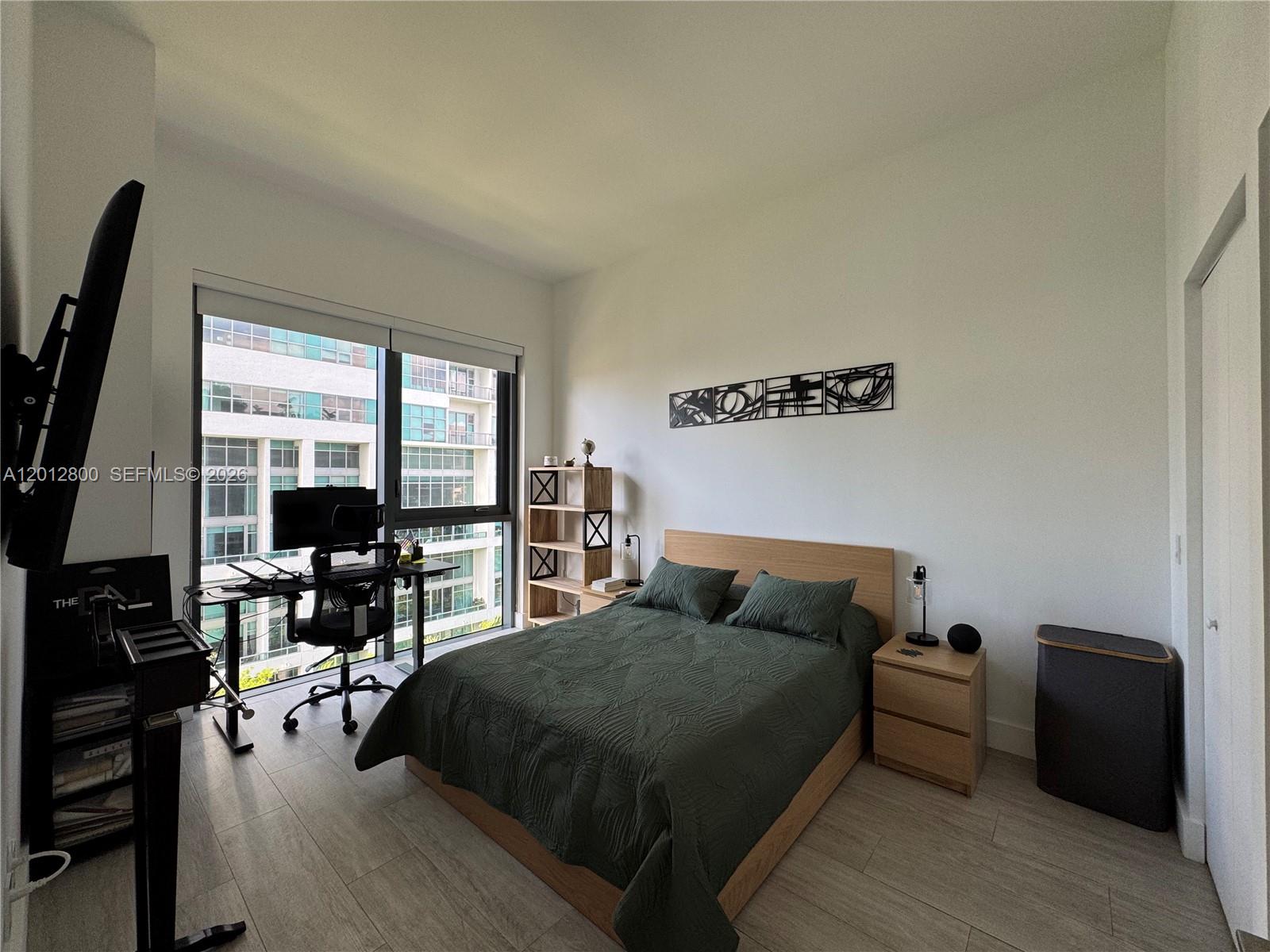 121 NE 34th St # L601