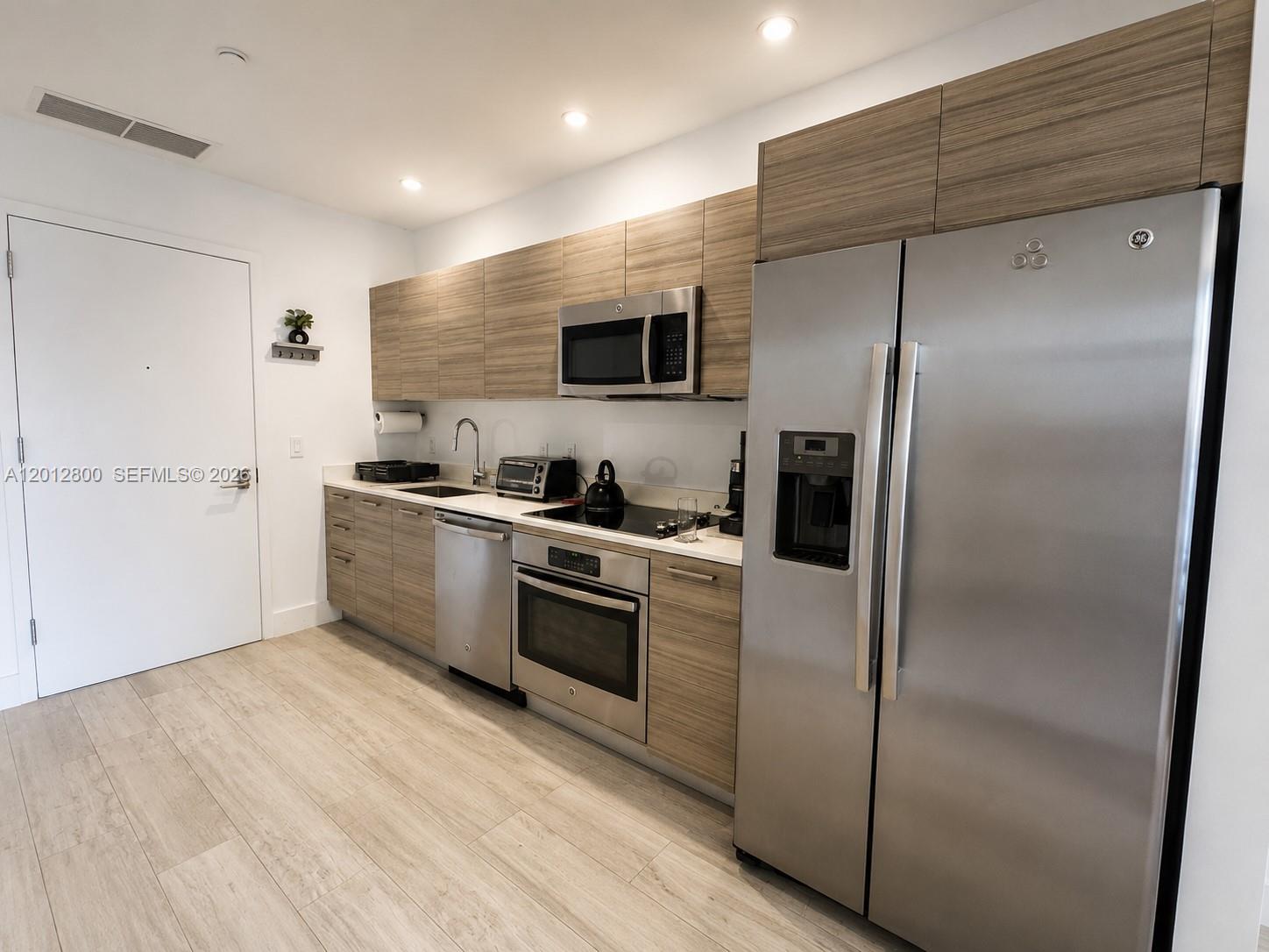 121 NE 34th St # L601