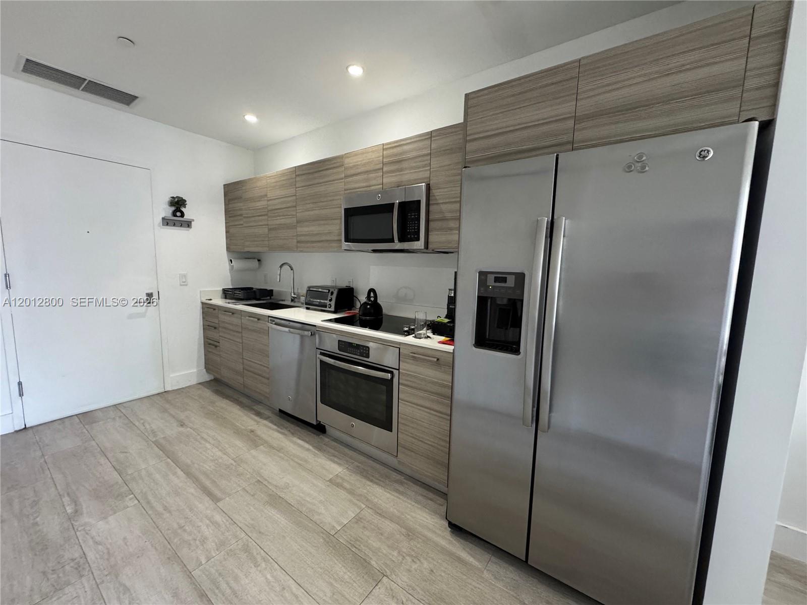 121 NE 34th St # L601