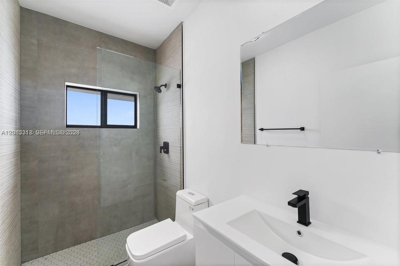 233 NW 120th St