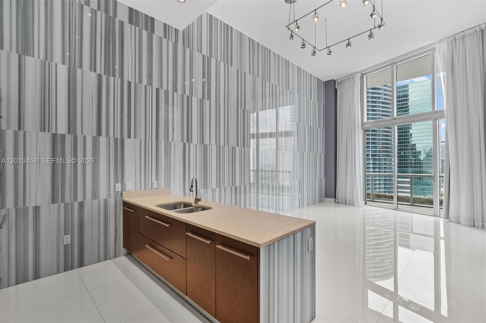 475 Brickell Ave # 2812
