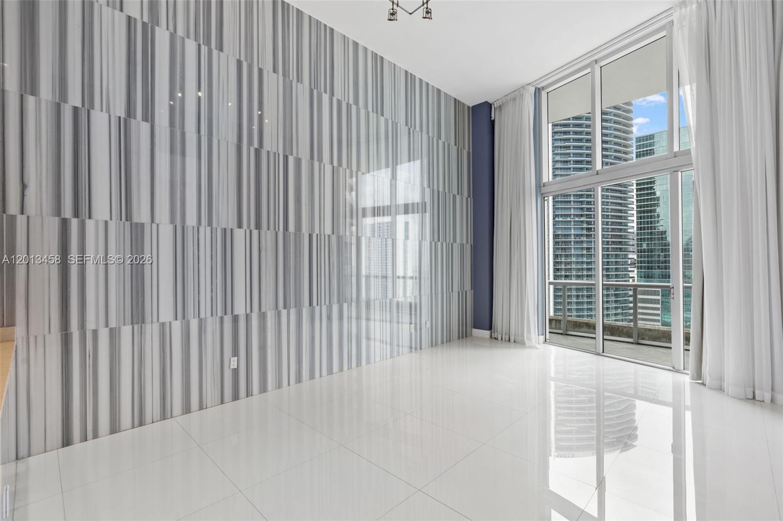 475 Brickell Ave # 2812