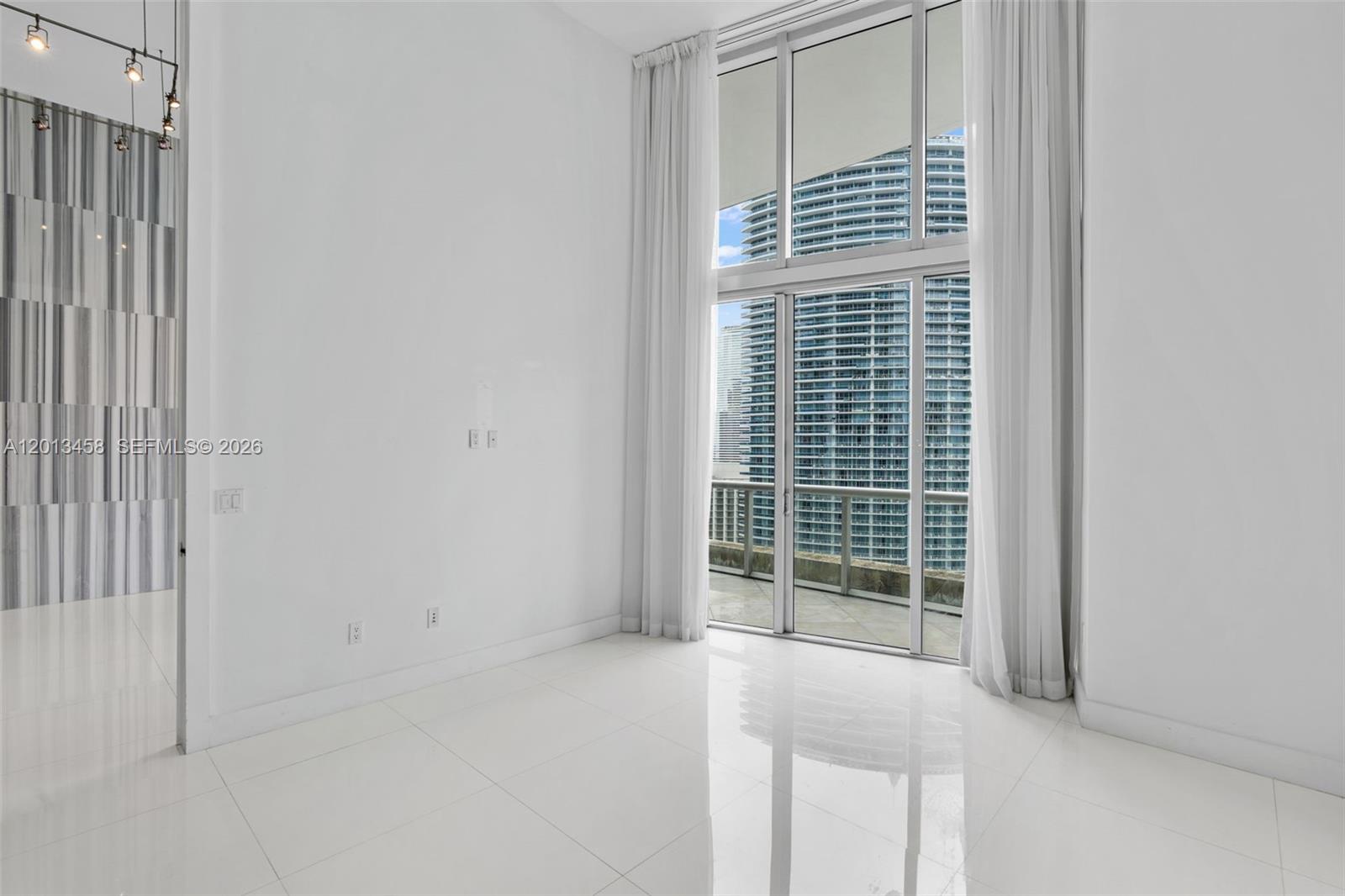 475 Brickell Ave # 2812