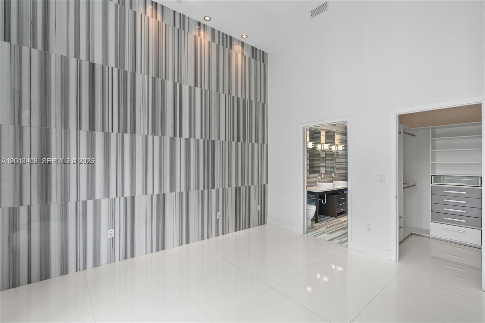 475 Brickell Ave # 2812