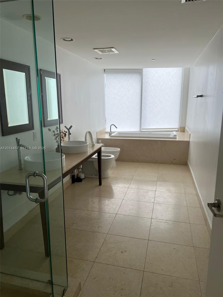 475 Brickell Ave # 5508