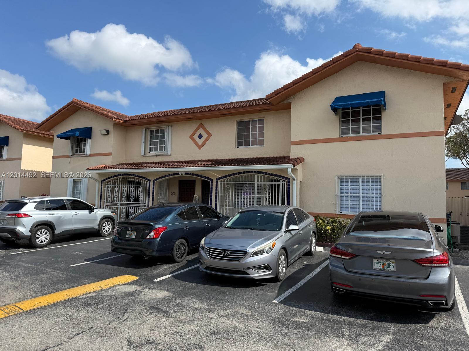 2212 W 74th St # 28 Unit: 201-28