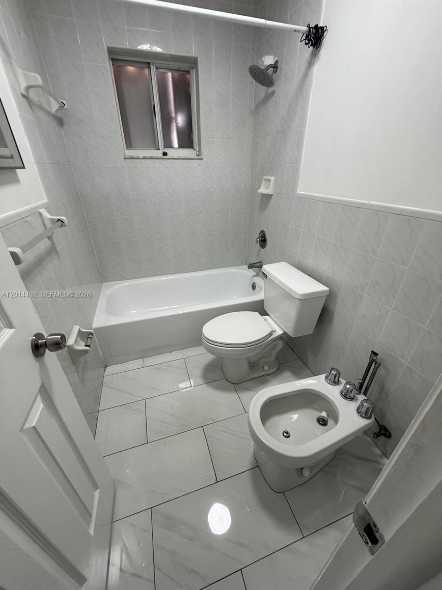 2212 W 74th St # 28 Unit: 201-28