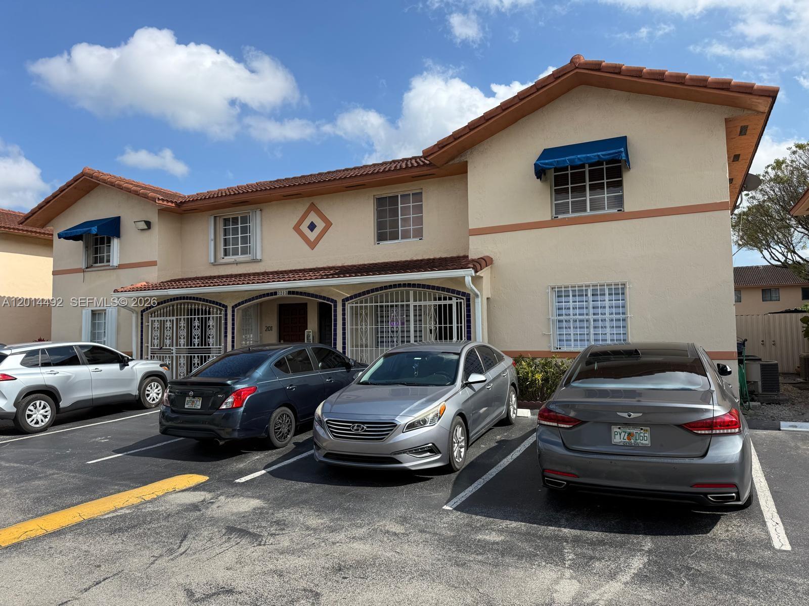 2212 W 74th St # 28 Unit: 201-28