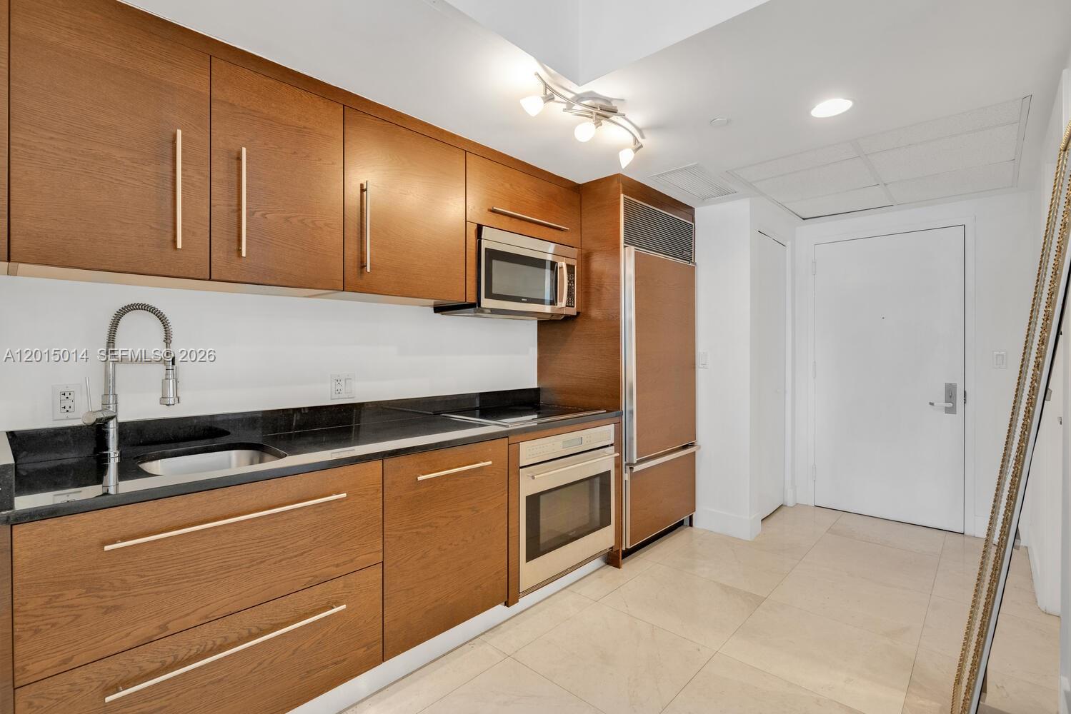 475 Brickell Ave # 2610