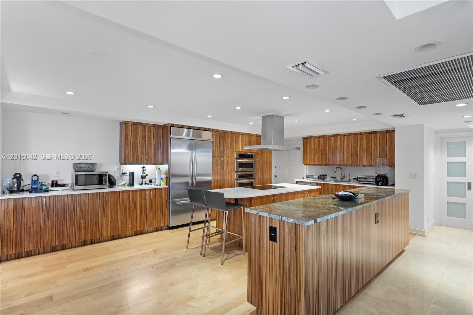10155 Collins Ave # 1105