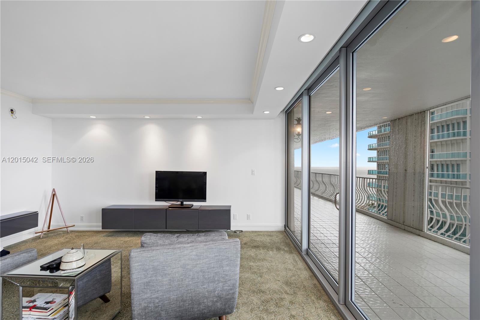 10155 Collins Ave # 1105