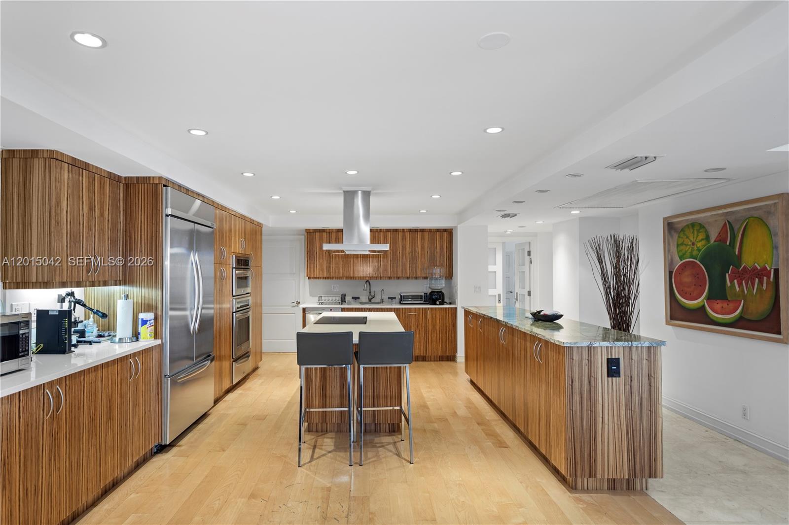 10155 Collins Ave # 1105