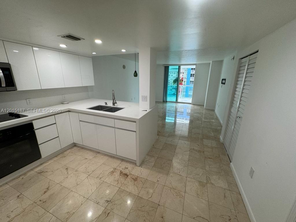 2101 Brickell Ave # 1003