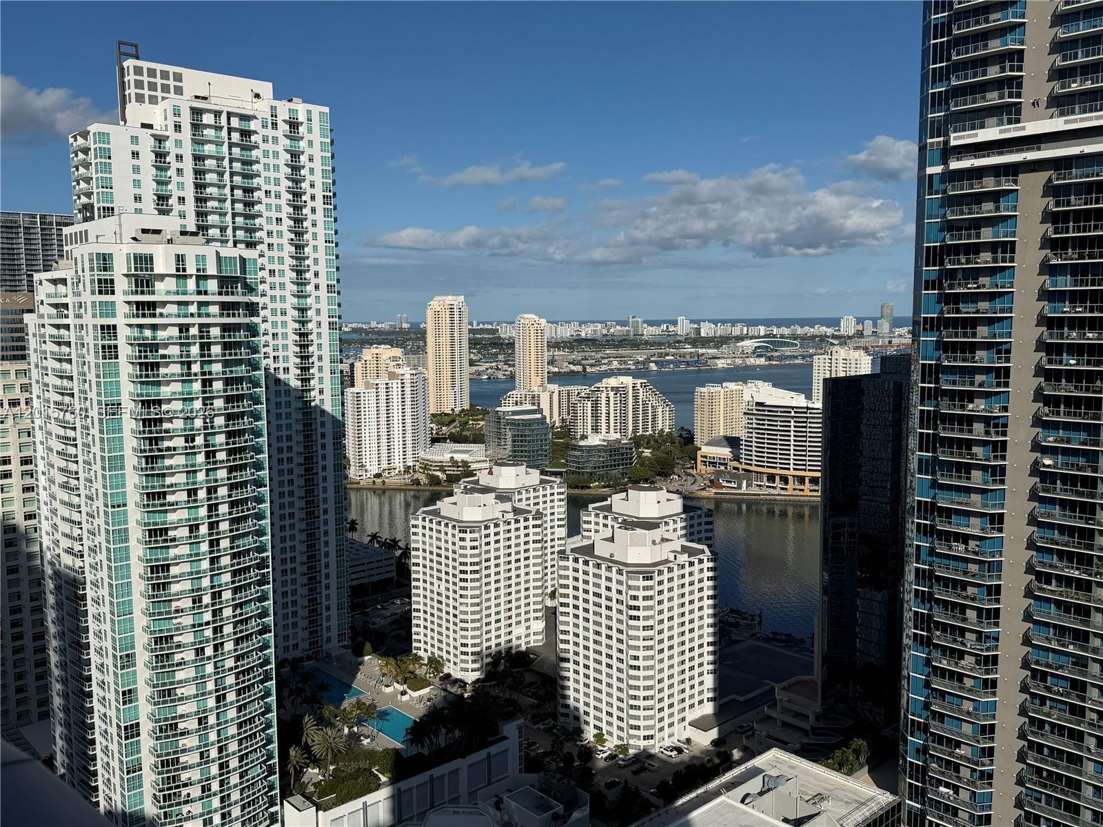 1060 Brickell Ave # 4003